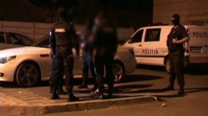 Se întâmplă la Constanţa! A provocat un accident rutier după care s-a baricadat în casă: a fost scos de poliţişti şi jandarmi